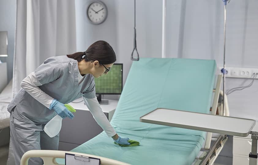 Desinfección de superficies hospitales, guía completa para evitar contaminaciones
